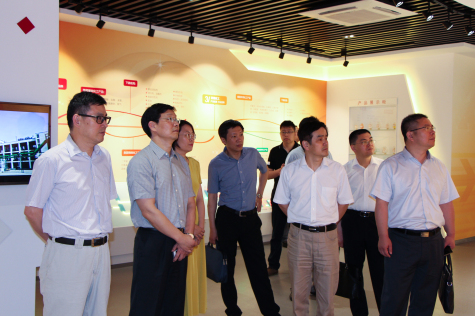 参加“全市构建和谐劳动关系建设推进会” 领导走进MK体育科技园