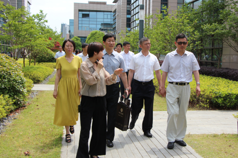 参加“全市构建和谐劳动关系建设推进会” 领导走进MK体育科技园